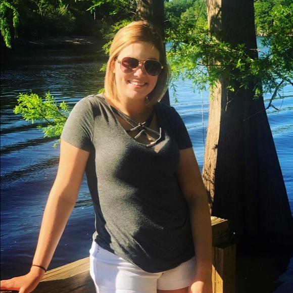 Meet your Posher, Paige james - Picture 3 of 3